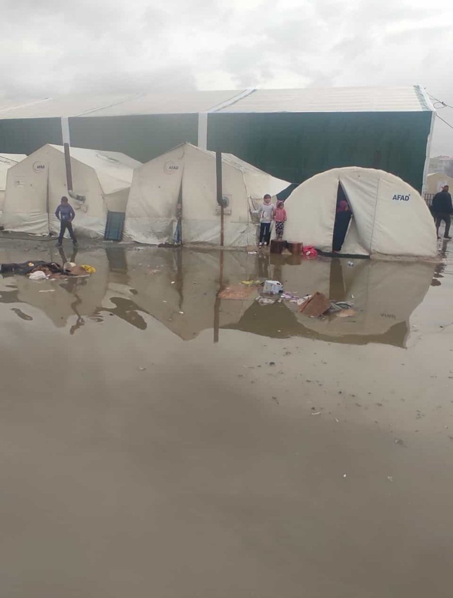bjorn_ironsidd's tweet photo. Kahramanmaraş'ta 4.9 büyüklüğünde bi #DEPREMOLDU

Hala konteyner göndermediğiniz bu çocukların ahı boğacak sizi https://t.co/OSa5t6nyMb