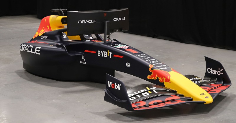 F1's tweet photo. F1 Authentics and @redbullracing just dropped one of the coolest #F1 simulators ever 🤩

Fully housed within an RB18 cockpit!