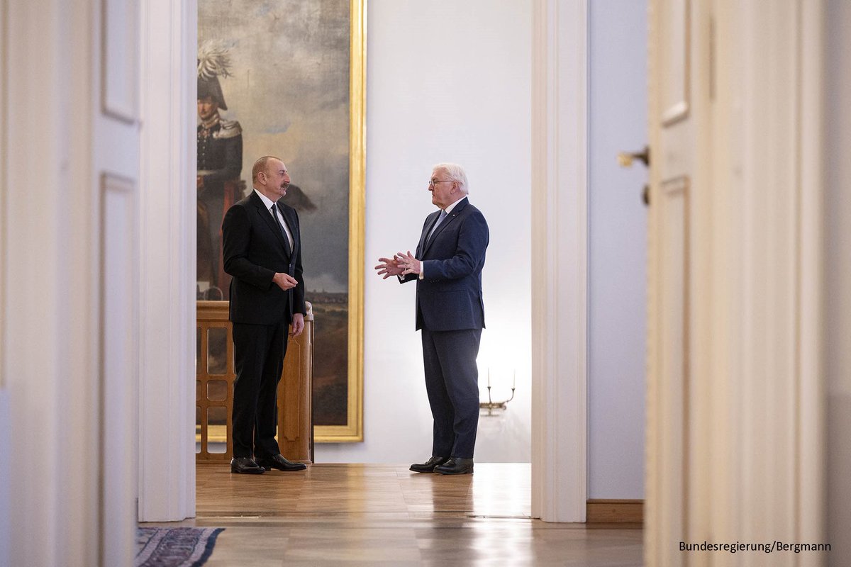 BPrSprecherin's tweet image. Important partner in the South Caucasus: President #Steinmeier received Azerbaijani President @presidentaz. They exchanged views on the political situation in the region &amp;amp; on bilateral relations. The economic ties hold great potential, esp. regarding energy security. 🧵1/2