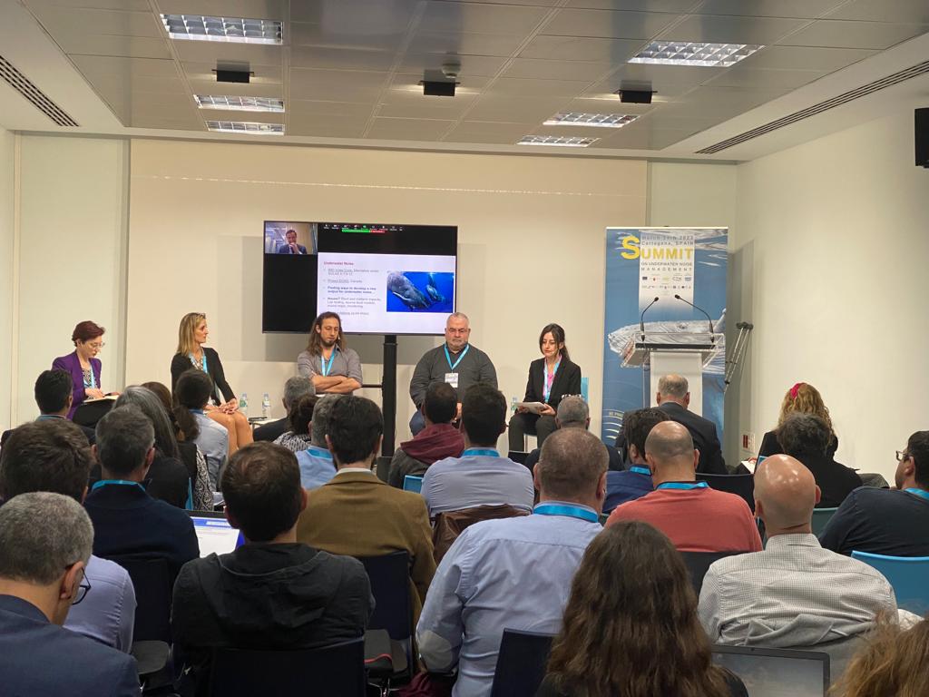 CTNInnova's tweet photo. Alessio Maglio, Marine Environment Expert at Sinay and Maÿlis Salivas, Project Officer en @ACCOBAMS 

Moderadora: @Noelia_Innova, directora de CTN.

#SummitCTN #underwaternoise  🌊🐳 https://t.co/8IwXfsJRj6