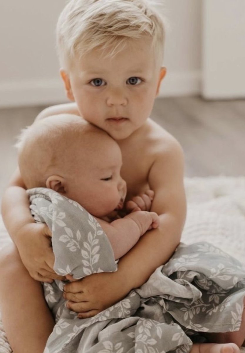 LeahANDJacob12's tweet photo. LOL🤣🤣🤣🤣🤣🤣  Rachel was  giving birth and  died!!!!!  🤣🤣🤣🤣🤣🤣🤣 I  can‘t  this  is  too  funny!!!!!!  And  it’s  legit so  ugly  and  his  names  Ben! https://t.co/rG5vG2zVLp