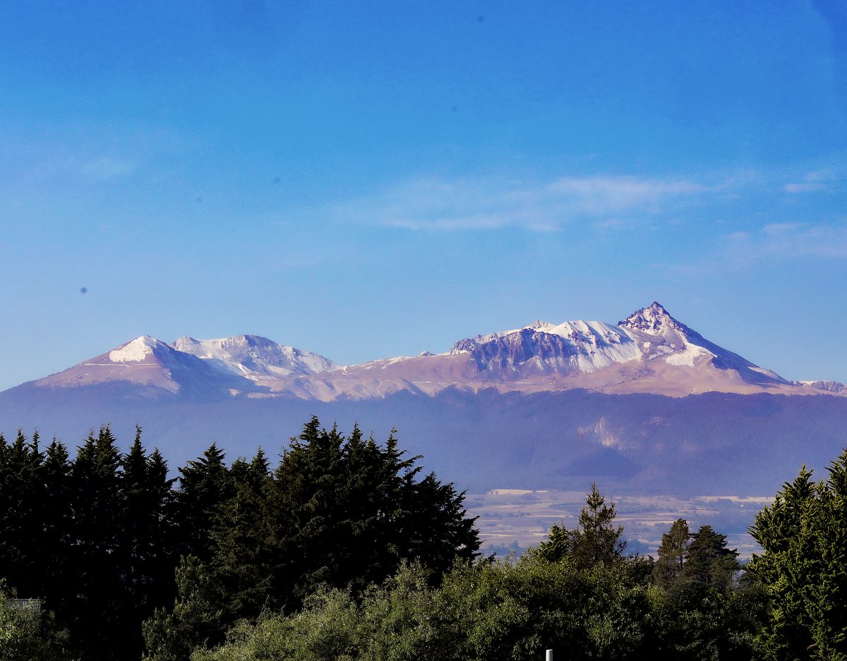 Buenos días #Edoméx. Así amaneció hoy el Nevado de Toluca: