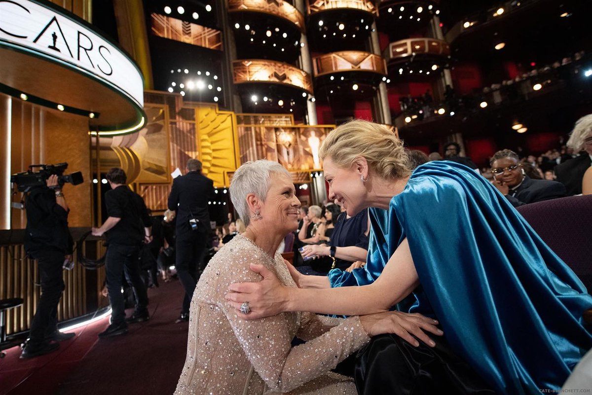 #CateBlanchett with #JamieLeeCurtis at the #Oscars