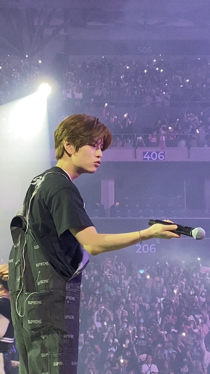 hynminsung's tweet photo. Napaka pogi ni seungmin!!!

Lee know biglang sumusulpot na naman sa frame. Pinapaalala na naman sakin na siya bias ko HAHAHAHAHA https://t.co/HtzwoVKMHQ