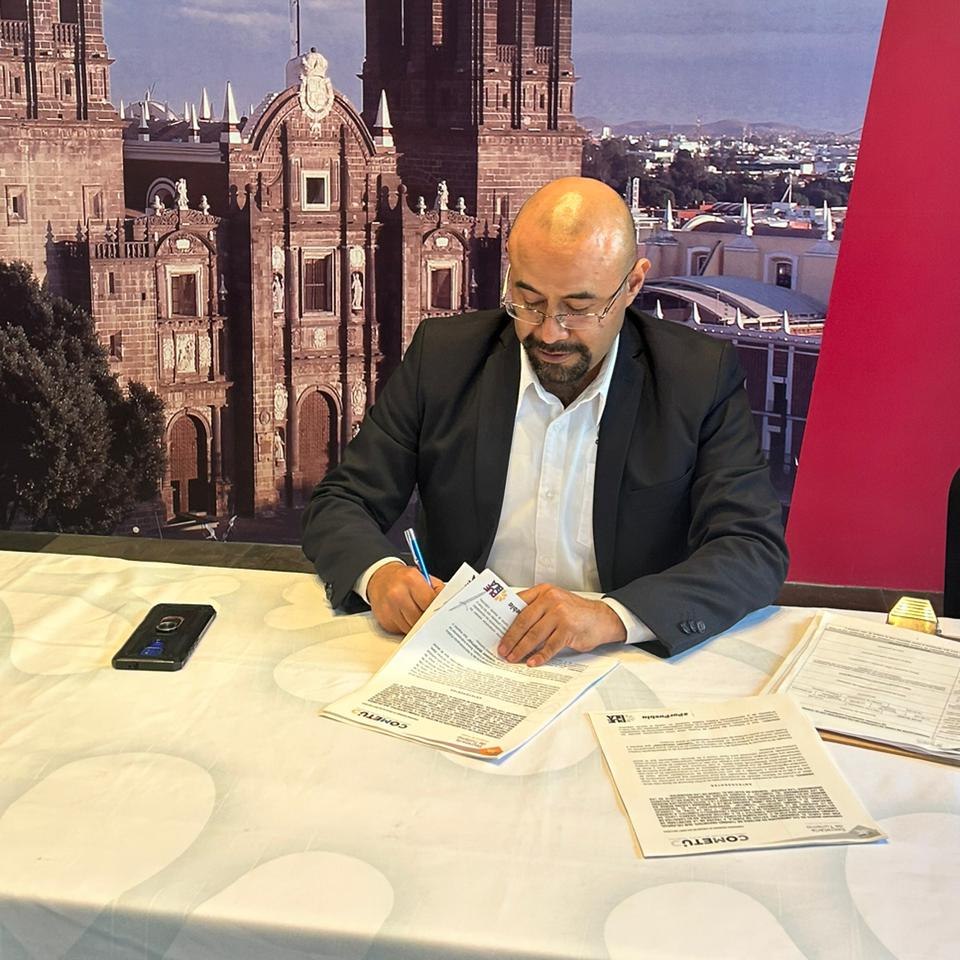 COMETUD's tweet photo. Arrancamos en #Puebla
Firma de convenio de colaboración entre @VisitaPuebla y #COMETUD para impulsar el #TurismoDeportivo dentro de la entidad donde buscaremos generar eventos de alto impacto para el sector.
#SomosCometud
@PEPE_SOSA_LIMON https://t.co/VqV2aXT53h
