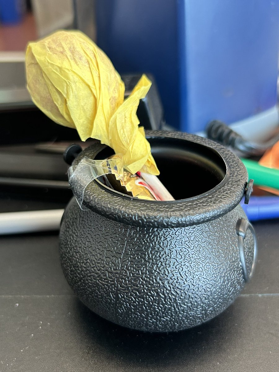 I made all of my Latin students matulae and spongia for π day. Why should the math teachers have all the fun?! #piDay2023 #ancientgreek #ClassicsTwitter