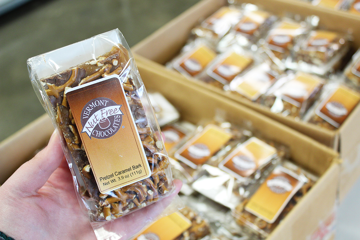 vermontnutfree's tweet photo. We're packing up some of our beloved Pretzel Caramel Bark this morning.
These 3.9oz blocks are fully loaded with milk chocolate, pretzel pieces, and gooey caramel. #nutfree #peanutfree #treenutfree
Get your bark while it's fresh: https://t.co/8aLuopUR5H https://t.co/GEa8qEos4u