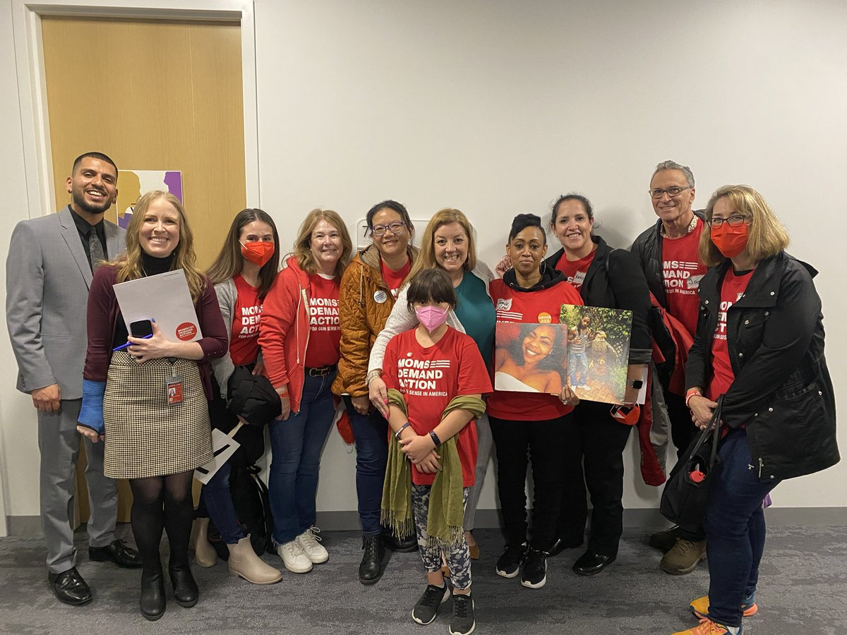 susankarp's tweet photo. Such a positive #AdvocacyDay meeting with Kate &amp; Kevin from @AngeliqueAshby's office. The senator is a @MomsDemand volunteer herself.
Shout out to the amazing Jamila Land &amp; her incredible organization 
Anti-Violence Safety &amp; Accountability Project. Let's get #AB28 &amp; #SB2 passed! https://t.co/6sN0tGFmlQ