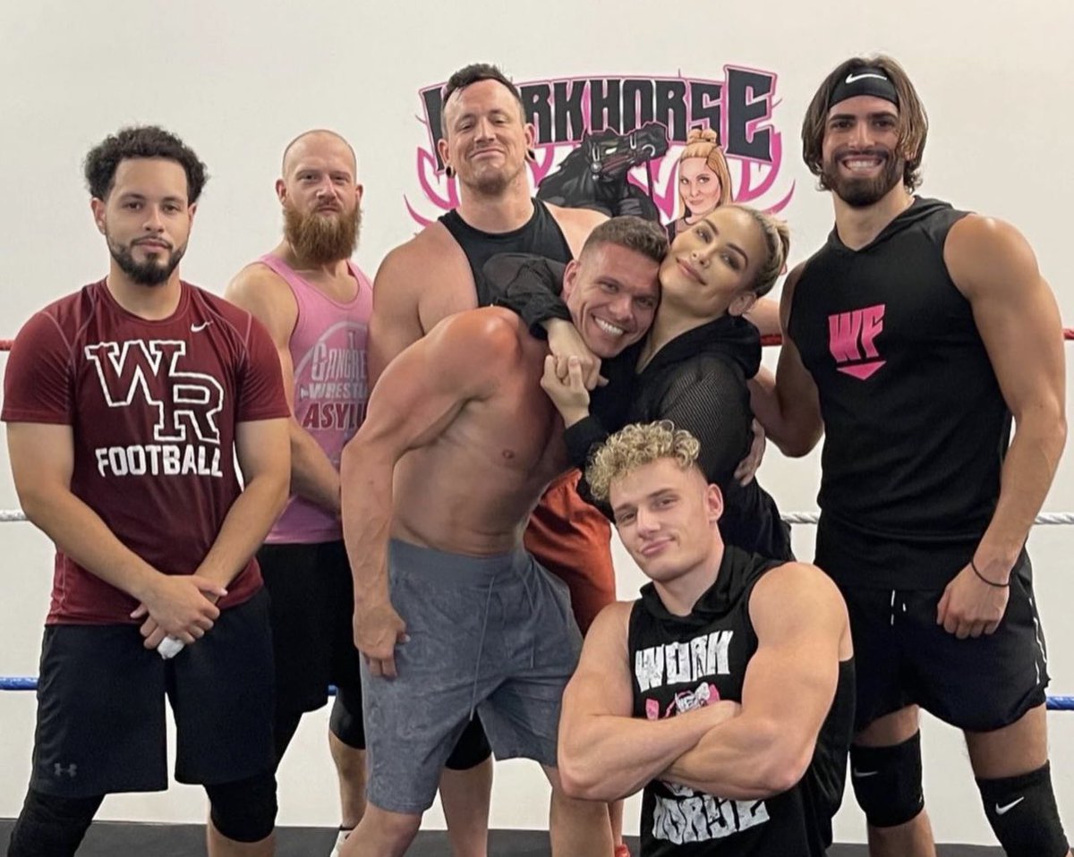 Stacks_WWE's tweet photo. 1 YEAR at WWE! 🍾
Life is great and I just want to show appreciation to the people who got me here. 
Nattie, TJ, Dr. Tom and all my training partners kept me motivated and passed on knowledge that I use everyday. Year 2 kicks off tonight and it’s on track to be the best yet! 😤 https://t.co/srvjGDiS1H
