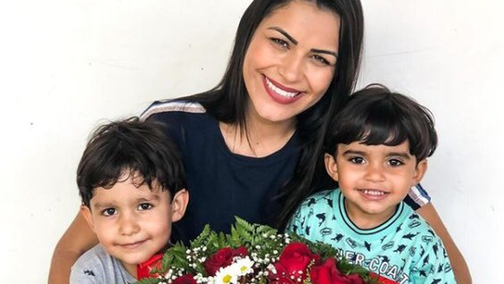 CrimesReais's tweet photo. Hoje em dia, Lucélia tem 26 anos e atua como missionária cristã, dando palestras e pregações sobre sua salvação e religião. Ela é casada, tem dois filhos e diz perdoar Sílvia pelos anos de tortura: “Não desejo mal a ela, não guardo mágoa ou qualquer sentimento ruim”. https://t.co/wU1RDWRQK8