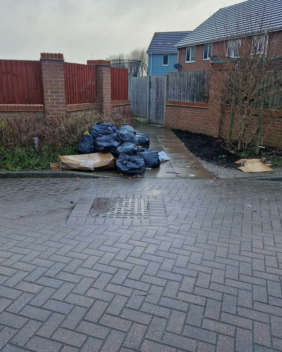Flytipping 

A resident has reported this instance of flytipping to our local council. 

May we remind residents to dispose of any rubbish or unwanted items correctly. 

Fines will be issued to anyone who has been caught flytipping.
