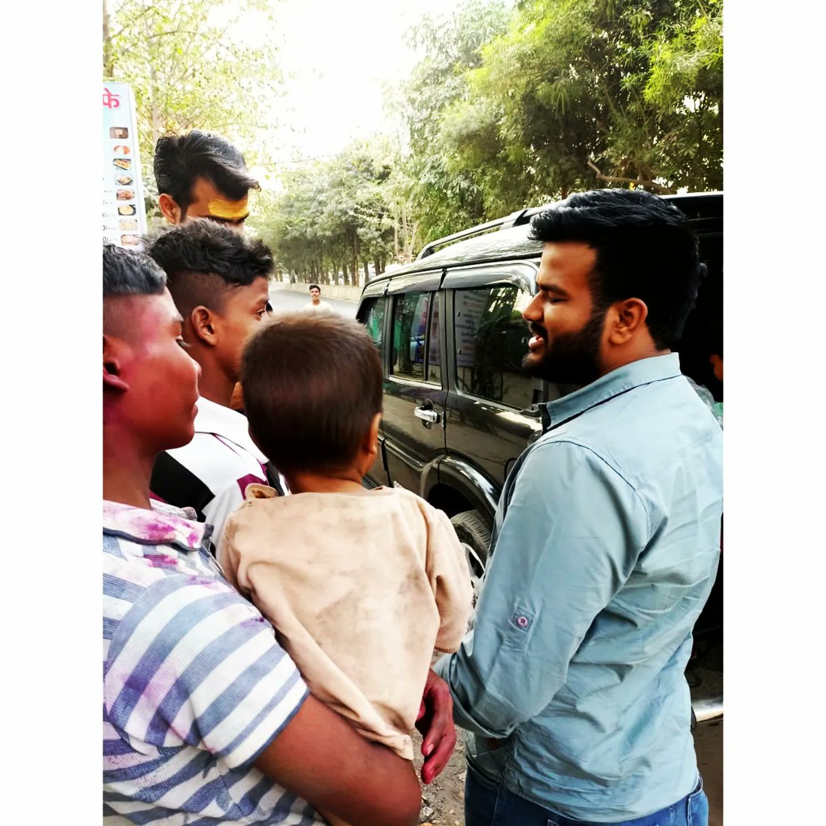 ADHARSHILA_ORG's tweet photo. होली के शुभ अवसर पर आधारशिला द्वारा जानकीपुरम स्तिथ स्लम छेत्र में गुलाल बाटा गया और सभी को होली की शुभकामनाएं दी गई। #prayagrajsocialworkers #prayagrajcity #prayagraj #ngoworker #ngoindia #ngo #ngoworker #socialwork #socialworkers #social #oldagehomes #old https://t.co/cYBn5MVZ4N