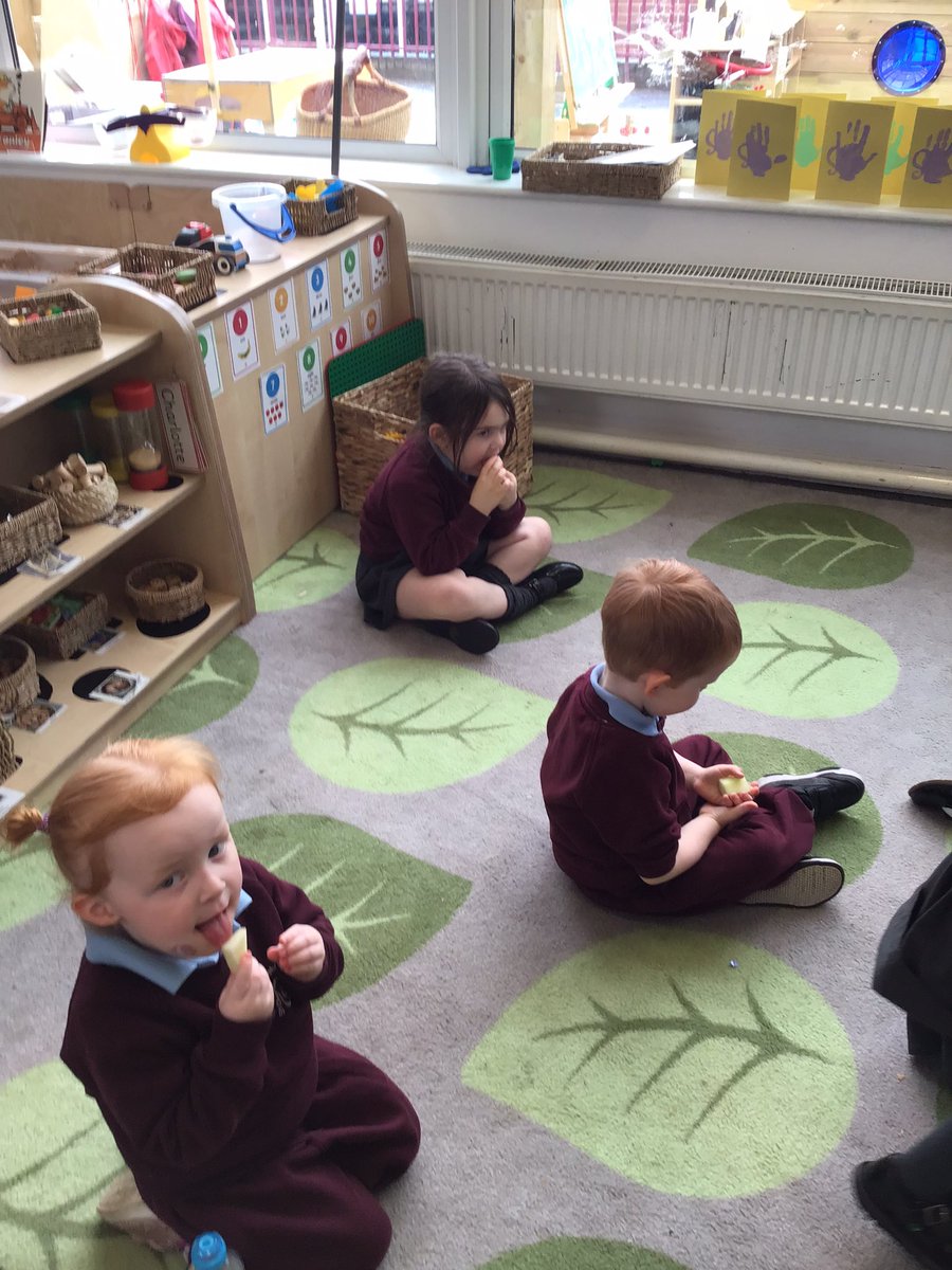 CharlesPrimN's tweet photo. Tasting some different fruits this afternoon, inspired by our story Handas Suprise. #StChEYFS #StChEnglish #StChDT 🥗🥬 https://t.co/yhgAG22sMz