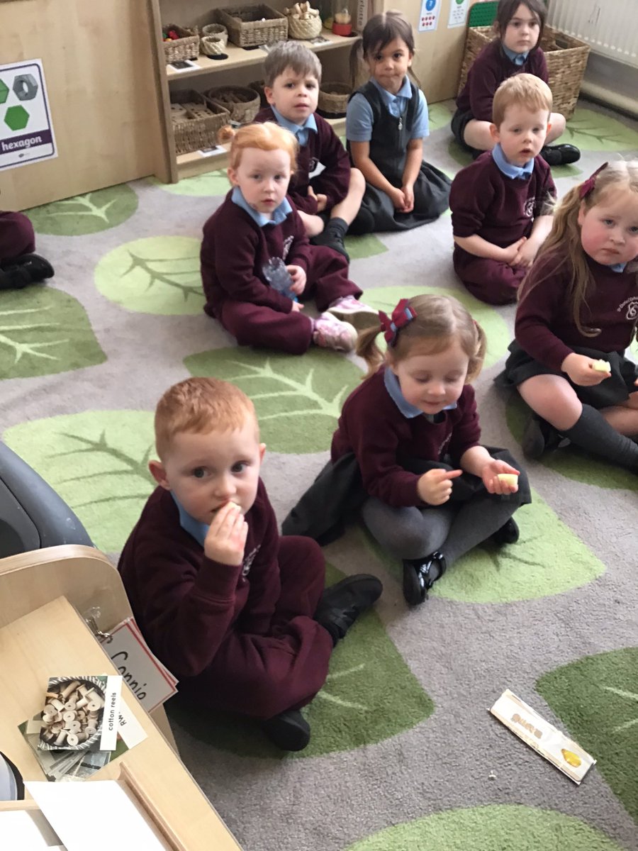 CharlesPrimN's tweet photo. Tasting some different fruits this afternoon, inspired by our story Handas Suprise. #StChEYFS #StChEnglish #StChDT 🥗🥬 https://t.co/yhgAG22sMz