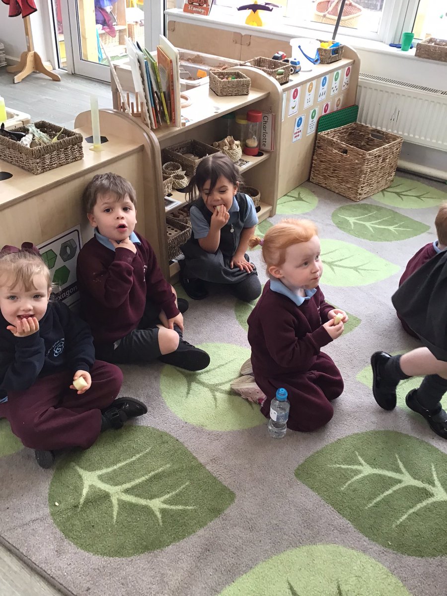 CharlesPrimN's tweet photo. Tasting some different fruits this afternoon, inspired by our story Handas Suprise. #StChEYFS #StChEnglish #StChDT 🥗🥬 https://t.co/yhgAG22sMz
