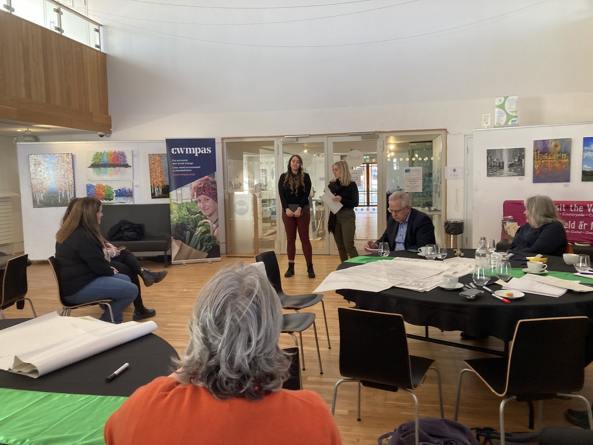 paulstepczak's tweet photo. Team pitches at the #VALEHACK for @valeeconomy with @cwmpas_coop. BusiHwb: A community social and innovation hub as a physical and digital space for people to work, collaborate, learn and network https://t.co/sVl6ikBJtc