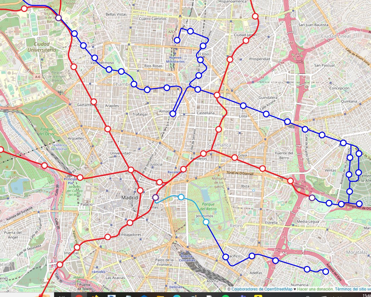movmaliao's tweet photo. wow , es que solo poniendo a escala las dos redes de metro te das cuenta de la densidad y calidad de la red. Qué fantasía, prácticamente la ciudad está agujereada. https://t.co/HMzi7VzZpl
