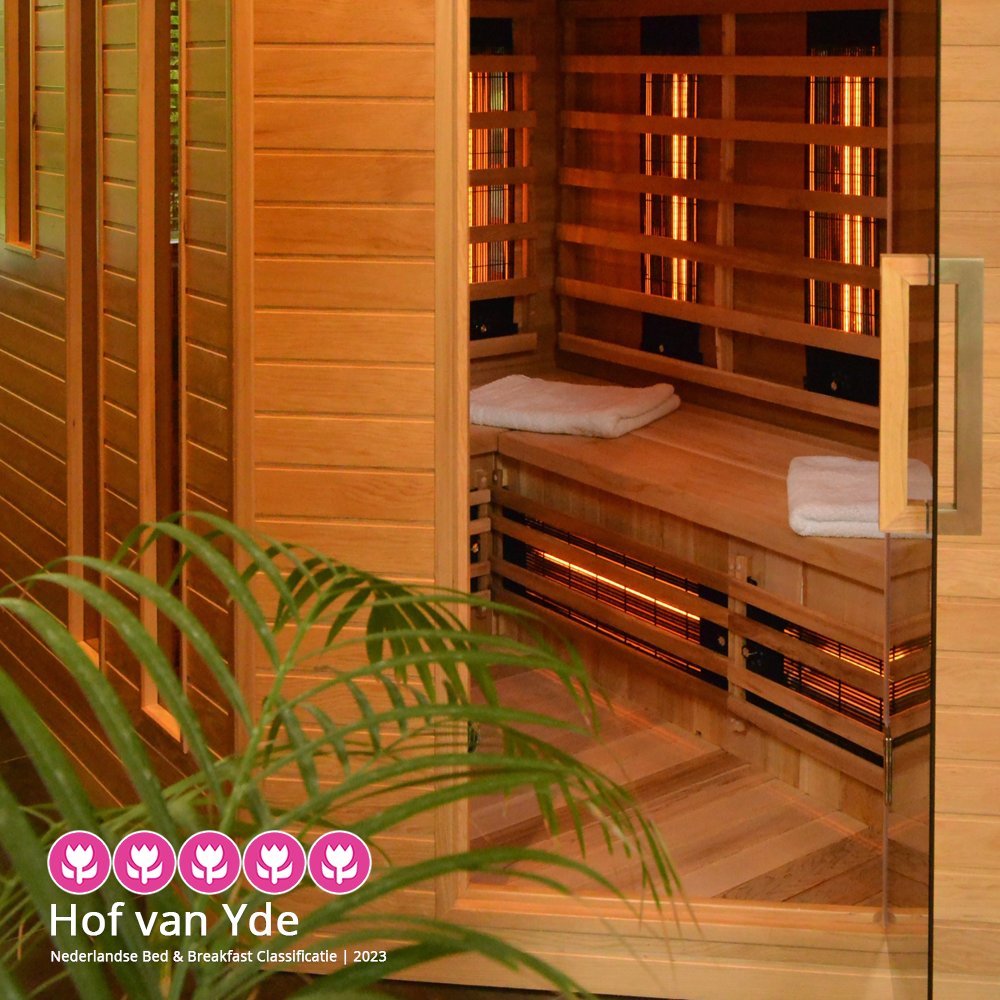 Bij het Hof van Yde zit je er warmpjes bij! Deze luxe #BenB is sinds kort geclassificeerd met 5 tulpen 🌷🌷🌷🌷🌷 Je overnacht hier in een landhuis dat onder meer beschikt over een privé sauna. Ideaal na een wandeling of fietstocht door #Drenthe! ✨🌿 (bit.ly/408587A)