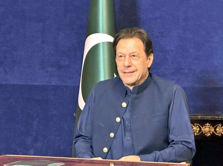 iamsabah_khalid's tweet photo. اللّه پاک آپ کی یہ مسکراہٹ ہمیشہ سلامت رکھے ۔ آپ کی مسکراہٹ پوری عوام کو اس وقت حوصلہ دے رہی ہے ۔ 
#زمان_پارک_پُہنچو https://t.co/l6DPMrZxpS