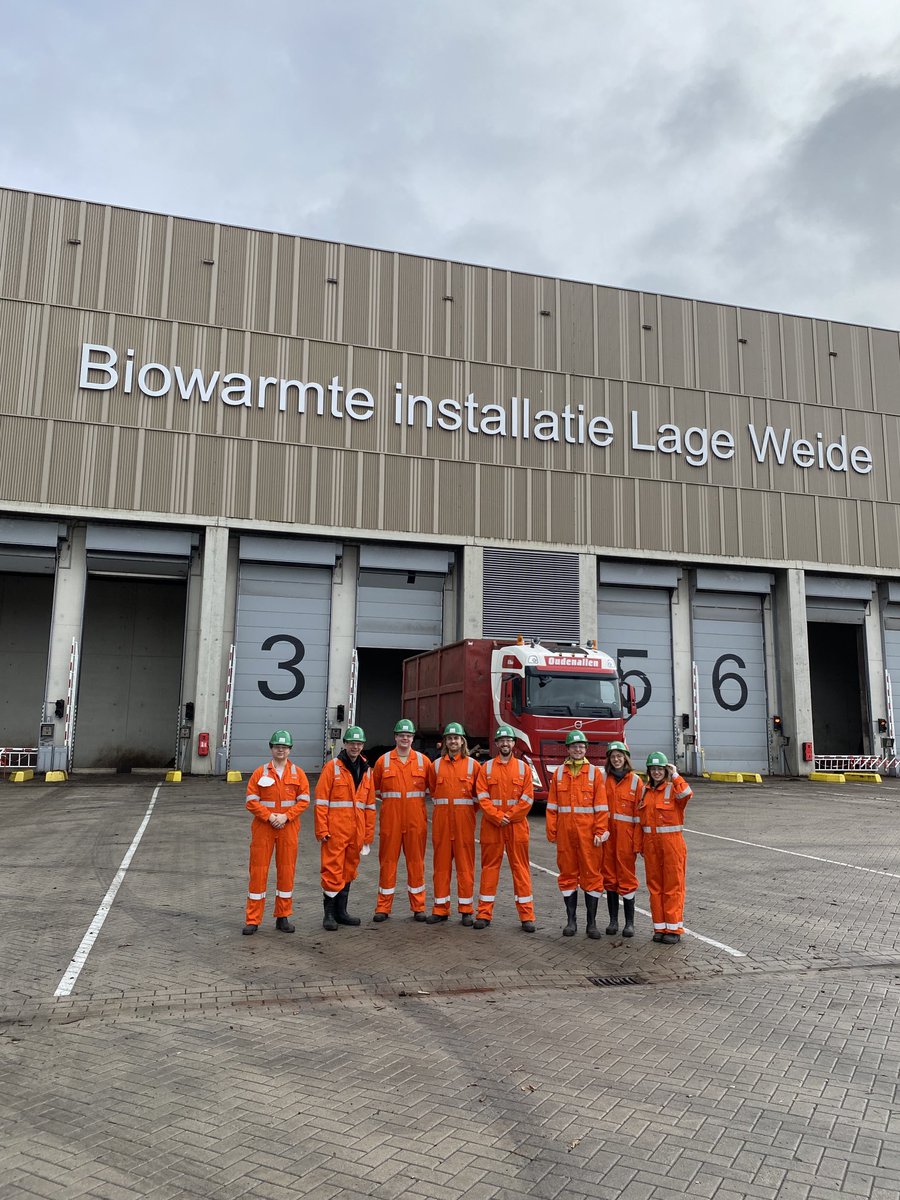 Practice what you teach. Today we visited the Biomass power plant in Utrecht where wood shreds (leftovers from the composting process) are used to provide 40% of the heat in the district heating network, saving both natural gas and 80 ktonnes CO2/yr. Thx Eneco for the tour!