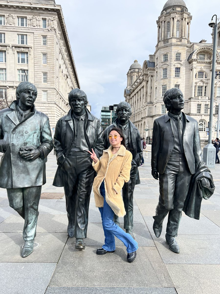 「hi i'm in liverpool for my birthday 」|giri meatのイラスト
