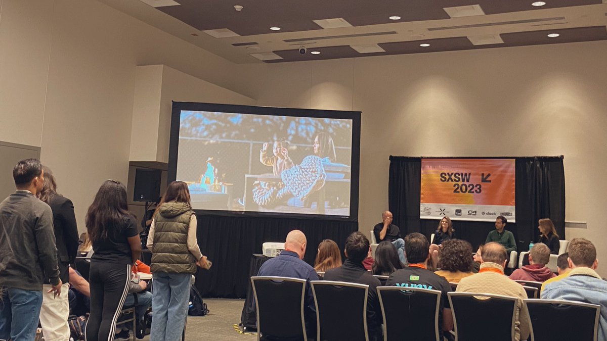 👏👏👏Awesome #SXSW panel about the future of short-term rentals moderated by <a href="/MelFish1/">Melanie Fish</a> from Expedia Group brands - tons of good audience questions too! 👏👏👏