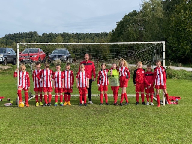 Thanks to our donation of over £500, the <a href="/UnitedTideswell/">Tideswell United</a> Football Club’s under 12s team are leagues above the rest in their new kit ⚽🥅 

#Derbyshire #Tideswell 

To read more 👉 orlo.uk/U12sDonation_e…