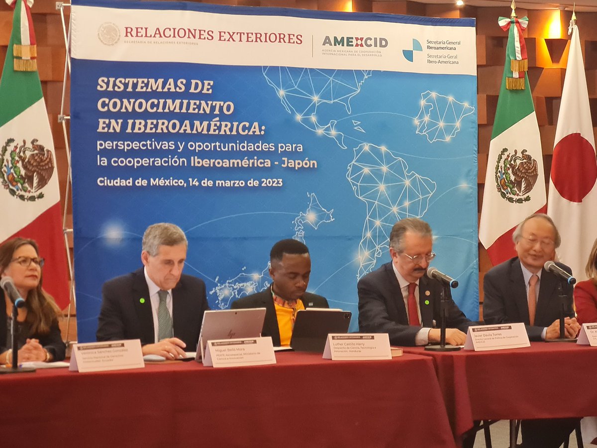 FernandoAmestoy's tweet photo. En CDMX, en la Jornada de Sistemas de Conocimiento en iberoamerica organizadas por la @SEGIBdigital y @AMEXCID. Un foro de análisis de oportunidades de cooperación en CTI entre Iberoamerica y Japón https://t.co/lJoQnQsexy