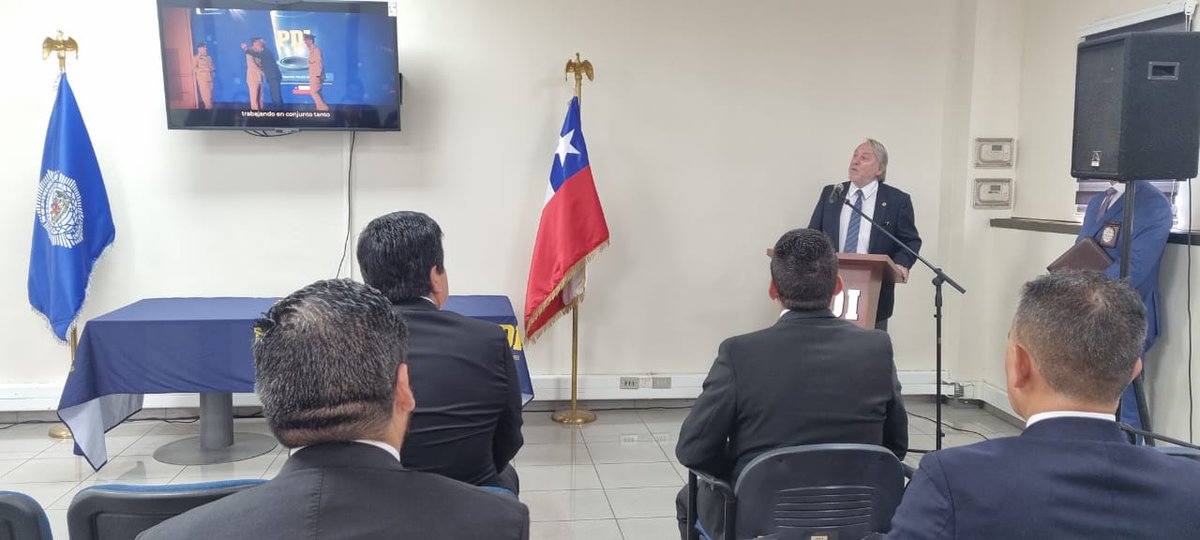 PDI_Antofagasta's tweet photo. El jefe de la Región Policial de #Antofagasta Prefecto Inspector Hernán Solís, encabezó hoy la ceremonia donde se reconoció a las agrupaciones Microtráfico Cero (MT-0) a raíz del premio a la excelencia en el área Antinarcóticos obtenido en la #PoliceSummit de Dubái.
#MT0 https://t.co/SfuIjEhJnJ
