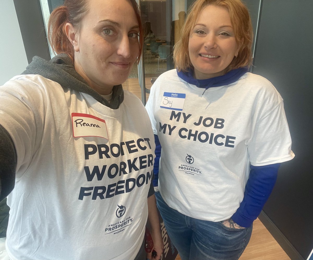 AFPMichigan's tweet photo. The #Michigan Senate is in recess, and the #RTW vote is still pending.
Some of our activists and volunteers are holding down the fort in the gallery and showing their support for #MIRightToWork 💪 @AFPhq https://t.co/4kHQc2MGo7