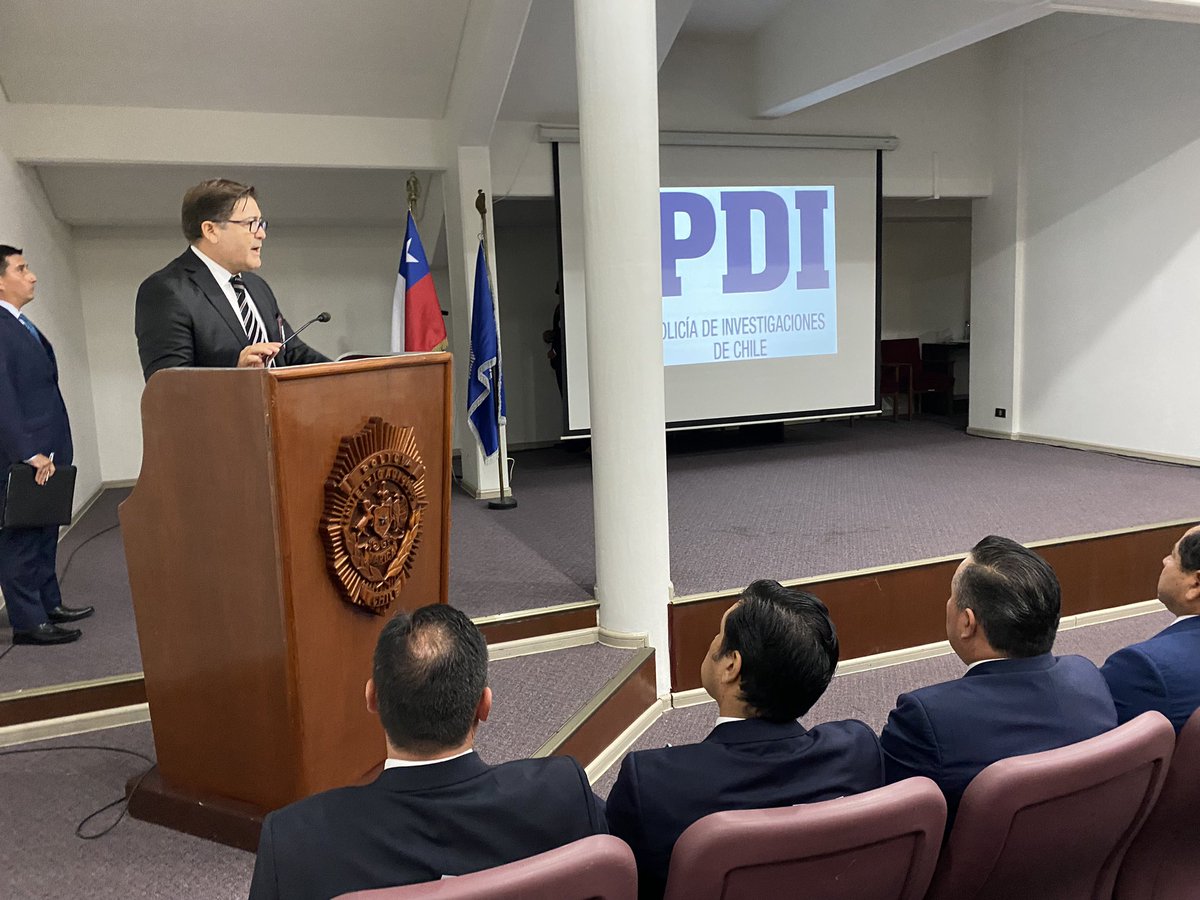 PDI_Arica's tweet photo. El jefe de la @PDI_Arica, prefecto inspector Rodrigo Fuentes encabeza junto a autoridades regionales e institucionales, de la ceremonia de reconocimiento a raíz del premio a la excelencia en el área Antinarcóticos obtenido en la #PoliceSummit de Dubái, por el Plan #MT0. https://t.co/px78y9EIy2