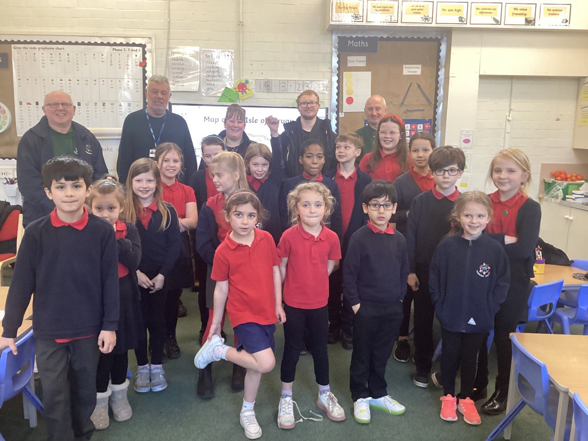 thoresbyprimary's tweet photo. The Eco Committee met with Tony and Luca part of the Love your street team at Hull CC and Zoe the Avenues Ward Neighbourhood Coordinator to plan ways to work with the local community to keep our streets litter free. @LoveYourStHull https://t.co/E8T78qg4Lm