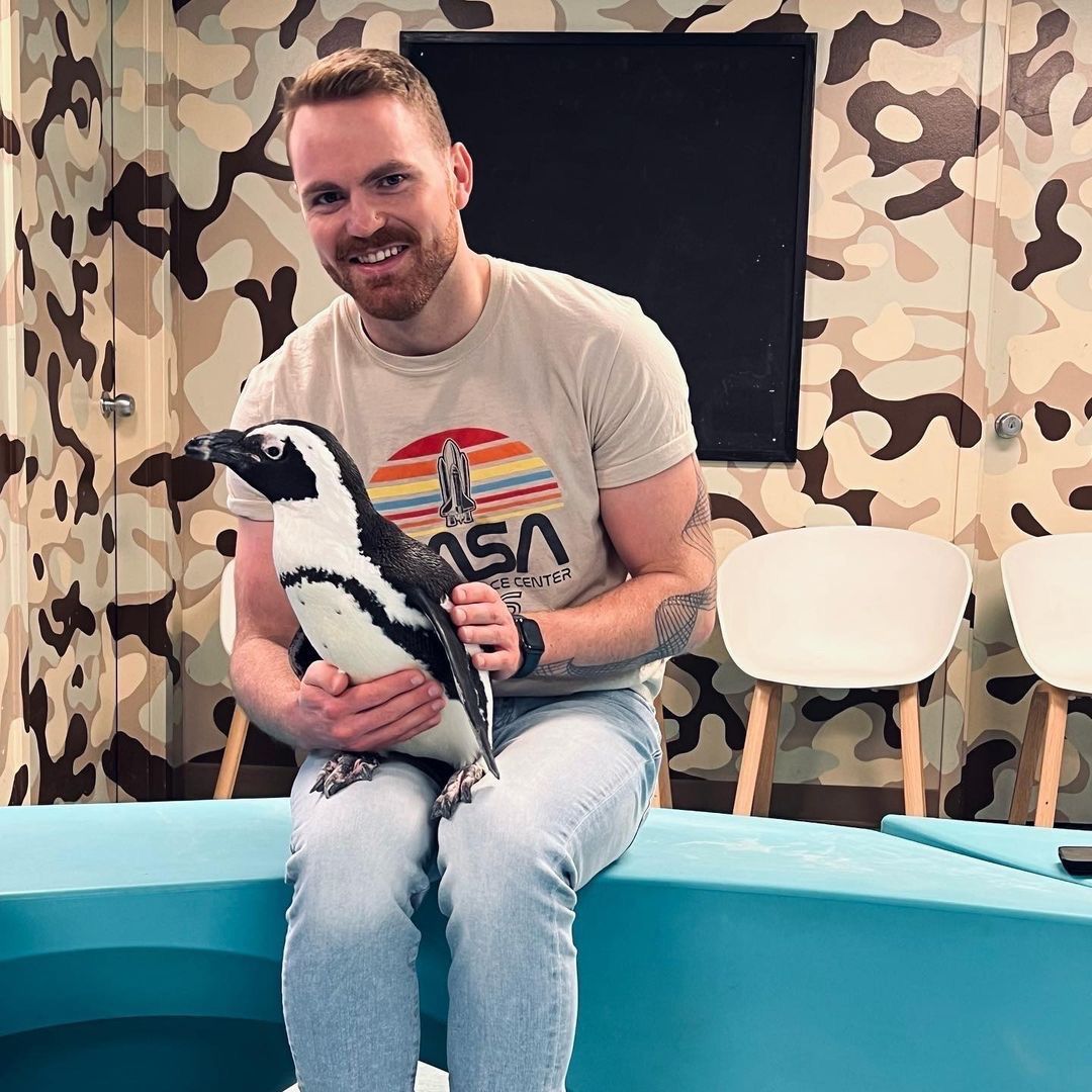 Official_WEM's tweet photo. Come to Marine Life for the show, and leave with lasting memories and new friendships. 🐧
📸: @chimichenga
#wested #westedmontonmall #yeg #yeggers #yegattractions #yegfun #yegtodo #exploreedmonton #edmonton #travelalberta #EdmontonExperience https://t.co/Cdv8KWCsy1