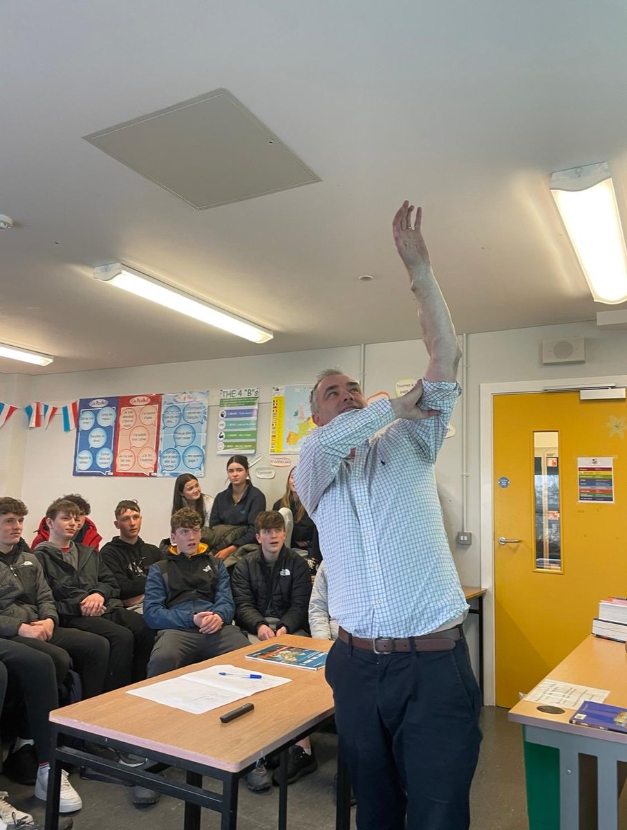 Col_Iognaid_SJ's tweet image. Thanks to ⁦@DarrenJCawley⁩ for a fantastic talk to the Transition Years today about Resilience and Wellbeing. 

The students got a lot from a very positive and engaging talk. 

#PeopleForOthers