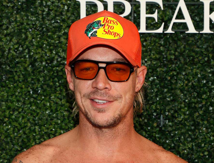 barstoolsports's tweet photo. Watch: Diplo Says That He Likes To Get Blown By Dudes But It's Not Gay Because He Doesn't Make Eye Contact With Them While It's Happening https://t.co/oECAkGi3mh https://t.co/qQix3oYGsi