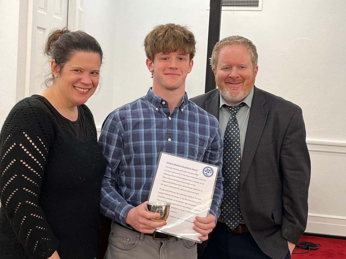 ecghighschool's tweet photo. Congratulations to Zachary Hardin for receiving the Boosters’ Excellence Award for Wrestling. He is  pictured with Coach Adam Simons, his parents, and Kay Vaughan, Booster who presented the Award. #hilltoppers @ecgathletics https://t.co/sdcvqZ8PHV