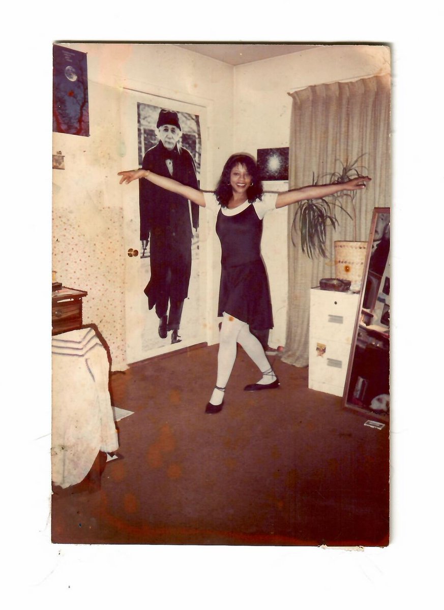 RevaKayAstro's tweet image. Happy Birthday, Einstein! Thank you for your contributions to our understanding of the Universe, Reva Kay Williams, IU Grad School 1990 #Einstein #Relativity #BlackHoles #BlacksInSTEM #STEM #Science #Astrophysics #Astronomy #Quasars #WomenInScience #Scientists #Gravity