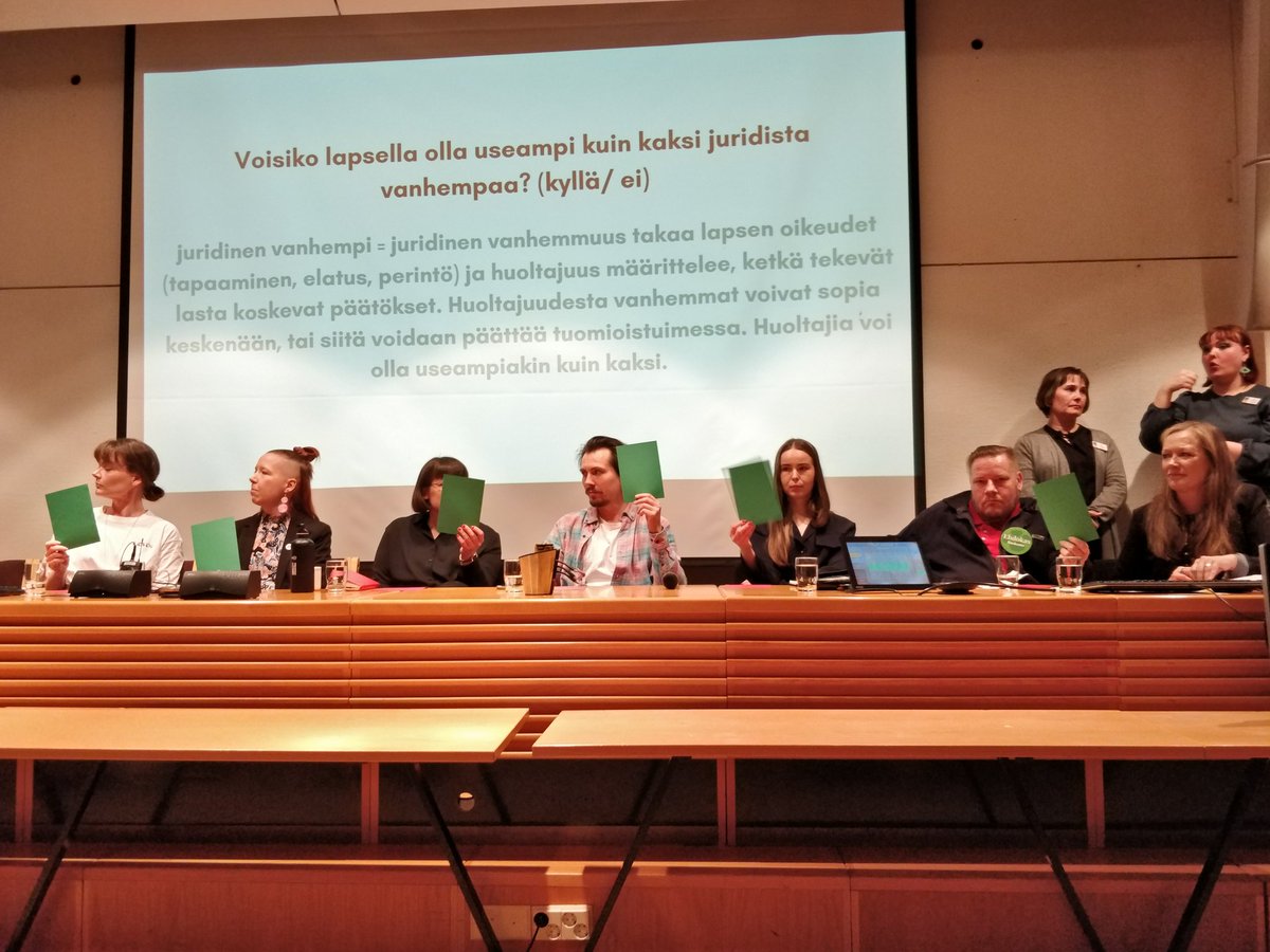 Useammat juridiset vanhemmat saa täyden kannatuksen. Kurkkaa <a href="/skperheet/">Sateenkaariperheet</a> kärkiteemat täältä: sateenkaariperheet.fi/hallitusohjelm…

#eduskuntavaalit2023 
#eduskuntavaalit 
#sateenkaariperheet