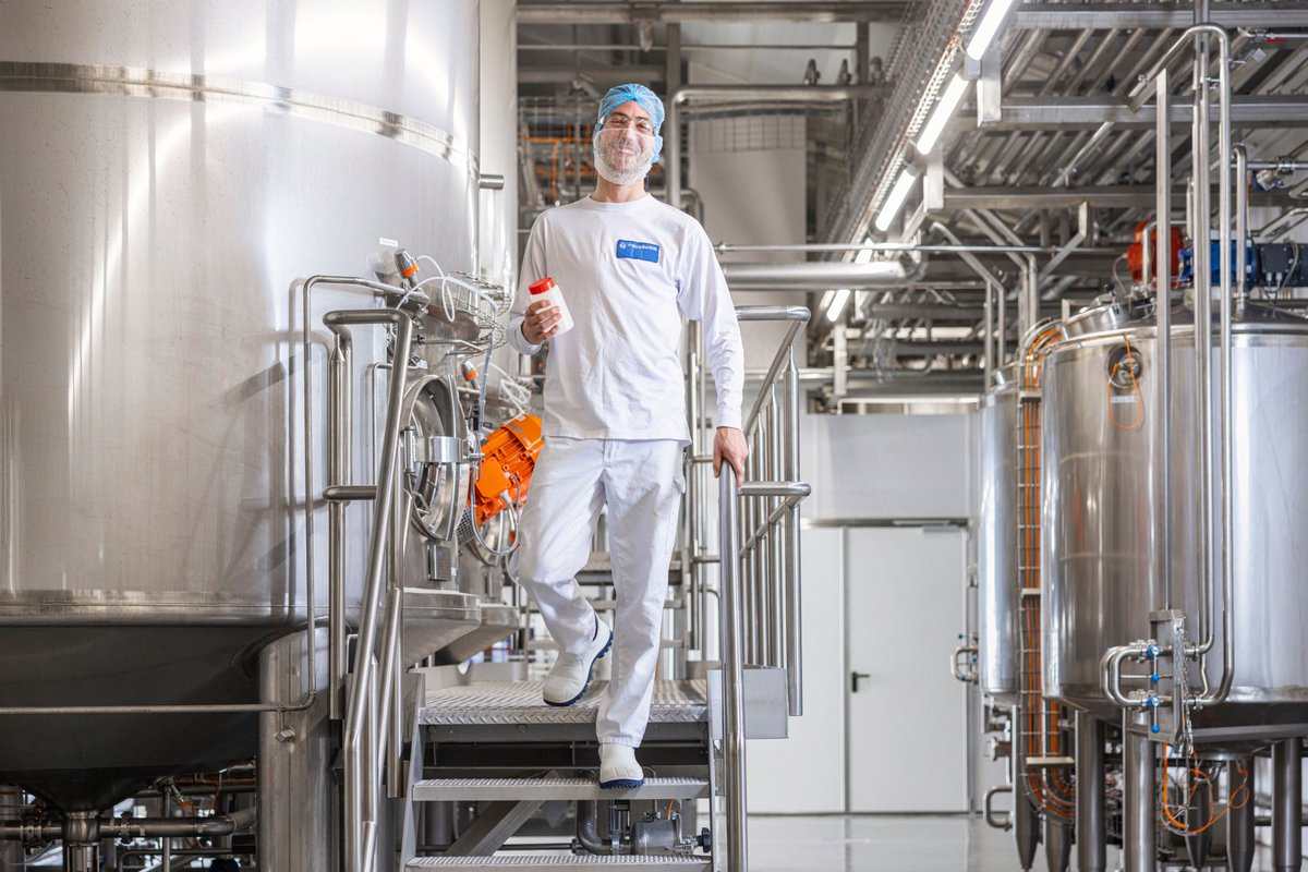 Trots! Vanaf vandaag produceren we ook geitenmelkpoeder in onze fabriek in Putten. De poeders worden gemaakt voor de Aziatische en Amerikaanse markt, waar ze worden verwerkt in de kaas- en kindervoedingsindustrie. #geitenmelk #geitenmelkpoeder #vreugdenhil