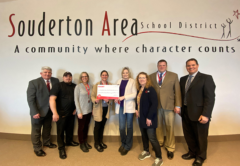 SASD is excited to receive a donation from Giant Food Store's Feeding School Kids initiative!  Thanks to GIANT's support, the school district will receive $12,790.25 to grow school feeding programs to help eliminate child hunger within our schools.