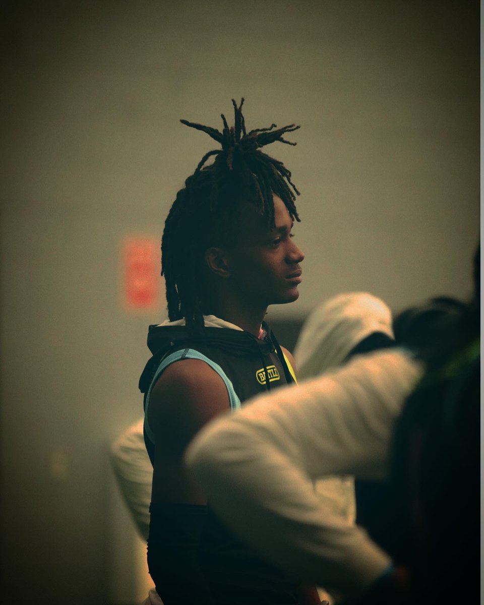 TavaresHarring's tweet photo. Good weekend In Michigan with @Supreme7v7FB Also visited @UMichFootball https://t.co/pUybobjUxO