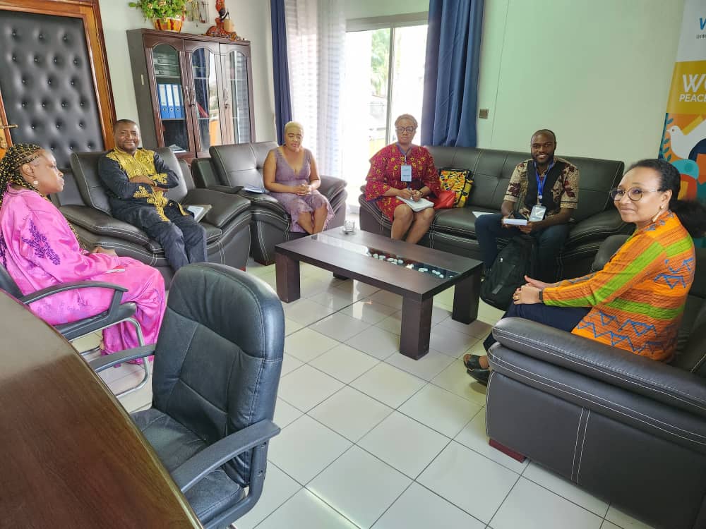 ebase_africa's tweet photo. "Impliquer les décideurs politiques dans la conception &amp; la mise en œuvre des projets est un pont vers des politiques plus pertinentes". -@RakyChaupin 

Discussions fructueuses ce matin avec @UN_Women 🇨🇲 sur la mise à l'échelle de notre projet #GHM.
@unwomenafrica @AFD_en https://t.co/jec4Btg82k