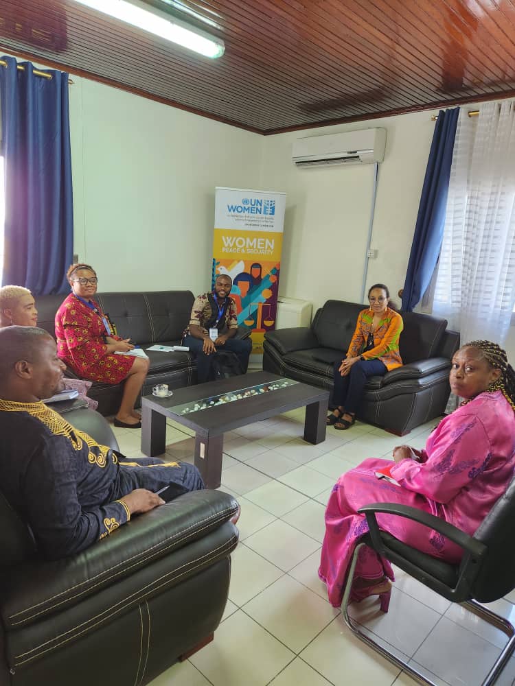 ebase_africa's tweet photo. "Impliquer les décideurs politiques dans la conception &amp; la mise en œuvre des projets est un pont vers des politiques plus pertinentes". -@RakyChaupin 

Discussions fructueuses ce matin avec @UN_Women 🇨🇲 sur la mise à l'échelle de notre projet #GHM.
@unwomenafrica @AFD_en https://t.co/jec4Btg82k