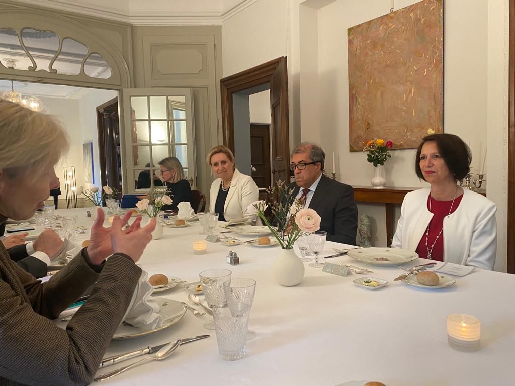Ambassador Iwona Kozłowska: Europe needs close cooperation and solidarity in its struggle against illegal immigration. Today, a group of Ambassadors discussed the Swiss experience in this area with State Secretary in @SEMIGRATION @SchranerBurgen1.