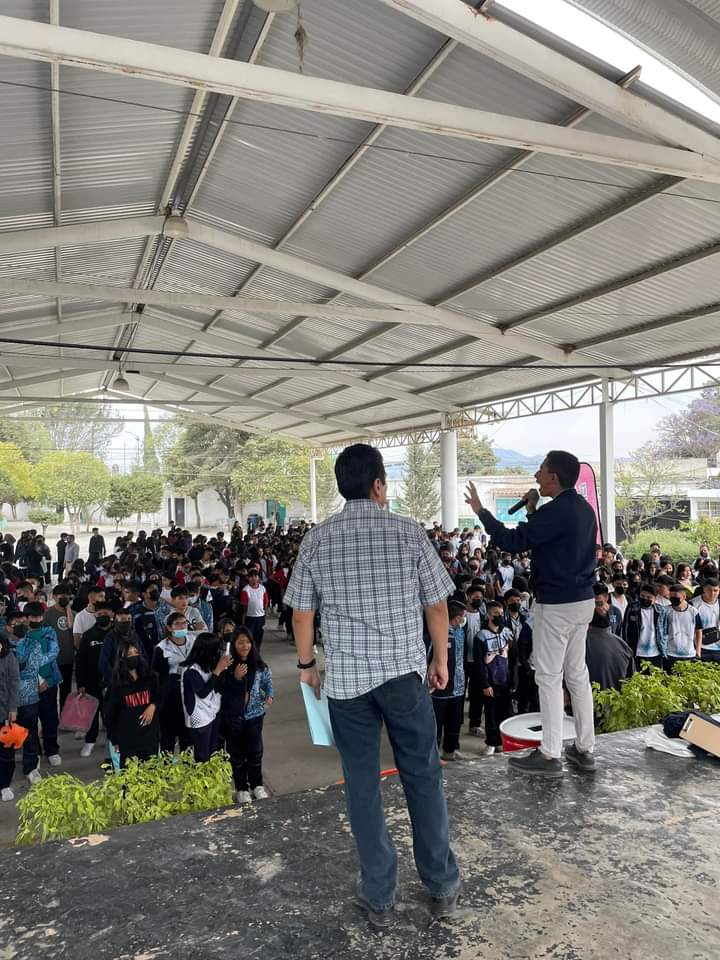 🚗💨El #IMJUCI de vuelta en la Secundaria General N° 105 "Héroes de la Revolución Mexicana".

Llegamos nuevamente  con la #conferencia "Violencia de Género” para hablar del tema sin filtros ni prejuicios con cientos y cientos de jóvenes izcallenses. 💁🏽‍♀️🙋🏻‍♂️