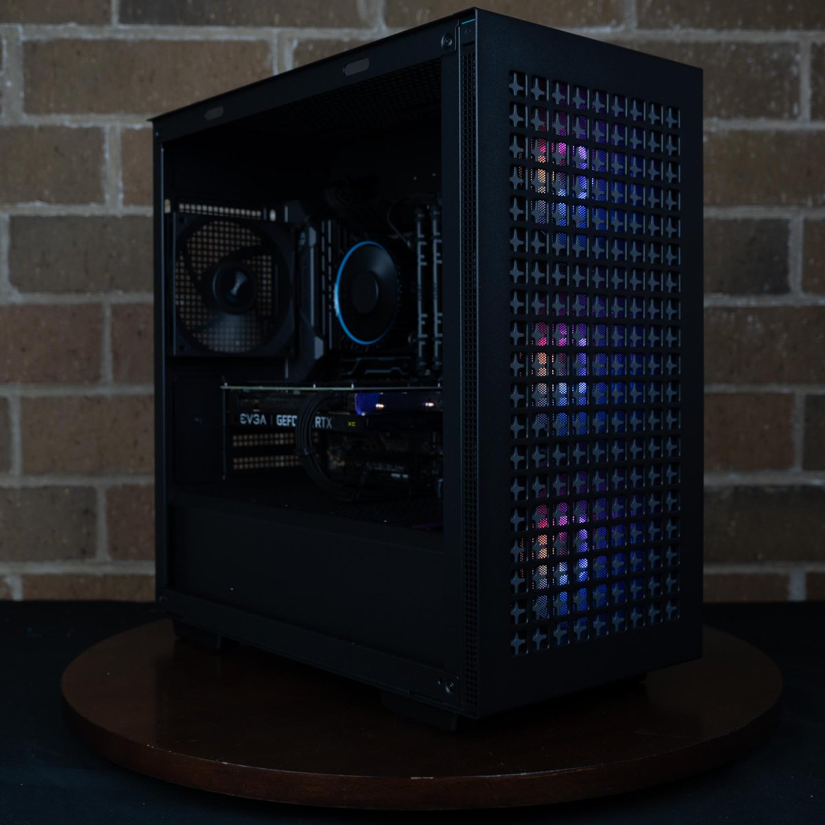AlexanderPCS's tweet image. Check out this Ready-to-Ship in the CH370 case provided by @deepcoolna. This was an awesome case to work with! The front panel of this case is unique and sleek! Thank you DeepCool for sending this case for us to try. 
#workplayconquer #alexanderpcs #asus #pcsetup #rgb #pcbuild