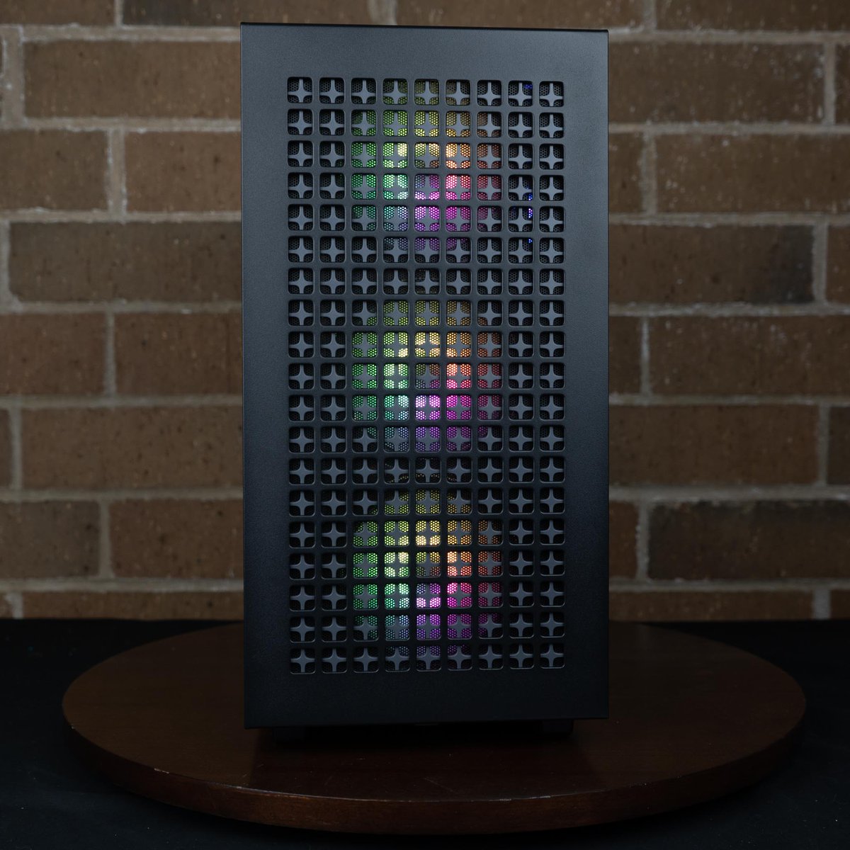 AlexanderPCS's tweet image. Check out this Ready-to-Ship in the CH370 case provided by @deepcoolna. This was an awesome case to work with! The front panel of this case is unique and sleek! Thank you DeepCool for sending this case for us to try. 
#workplayconquer #alexanderpcs #asus #pcsetup #rgb #pcbuild