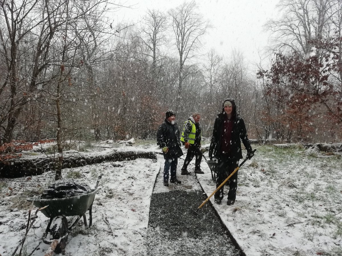 cassiltoun's tweet photo. Snowy scenes during the #CastlemilkPark Volunteer session! Followed by warm cuppas, of course. Good progress on another path being upgraded through @CyclingScotland fund. #Castlemilk is brimming with folk sharing their time, energy & skills 👏👏
#notjustbricksandmortar https://t.co/Xd2k2NGkVy