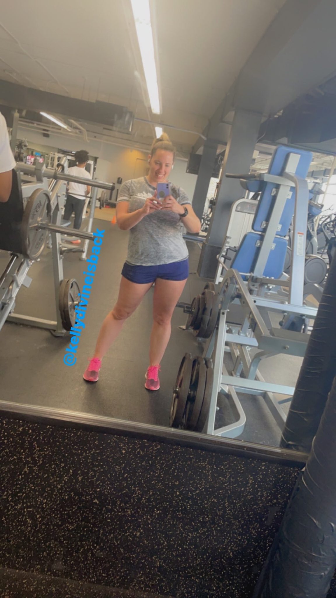 tw-pornstars-kelly-divine-twitter-leg-day-4-18-pm-14-mar-2023