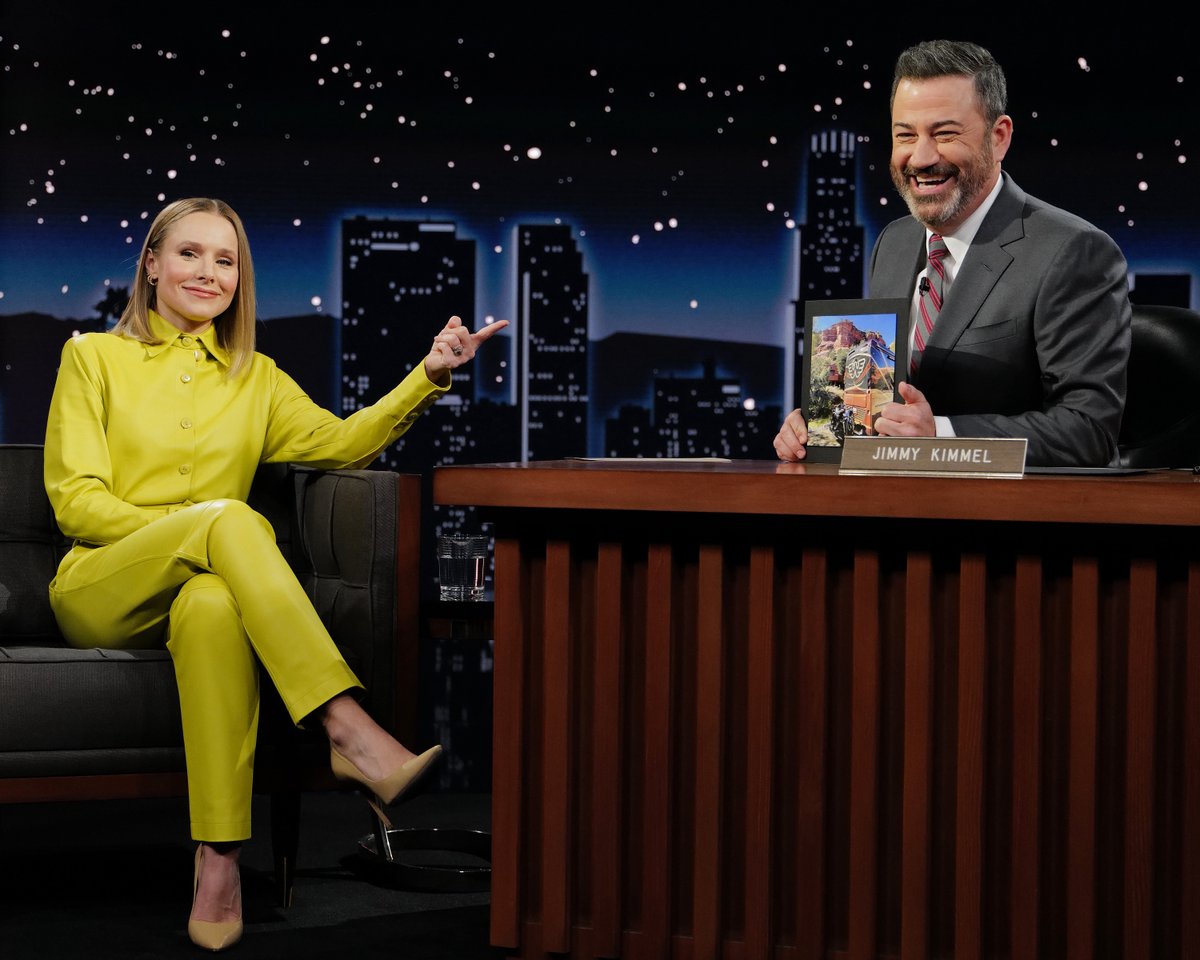 Kristen_Bellorg's tweet photo. Photos: Kristen Bell on Jimmy Kimmel Live https://t.co/NevbJFf76j #KristenBell https://t.co/f5Dc5jJaxQ